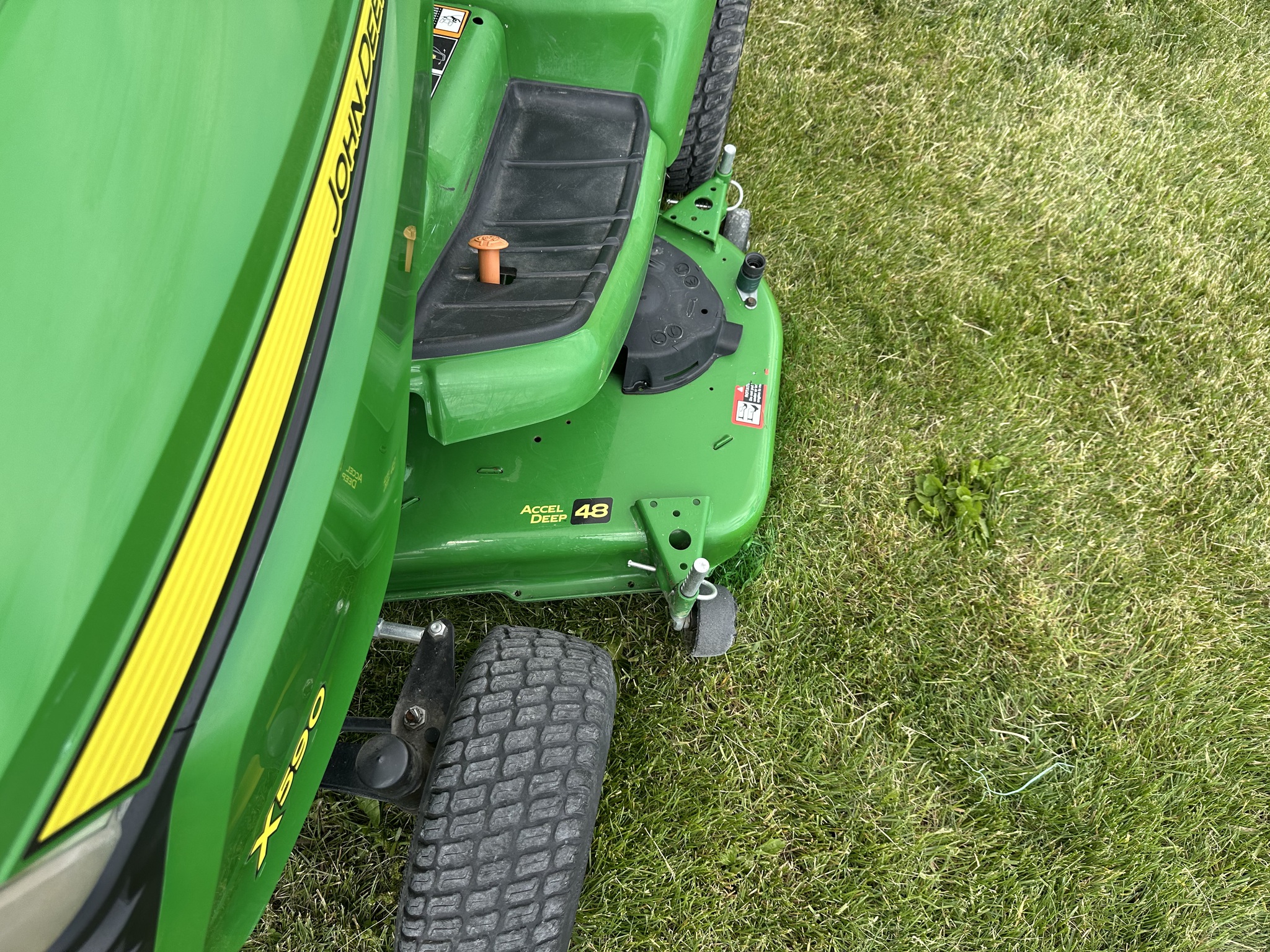 2023 John Deere X590 Image 3
