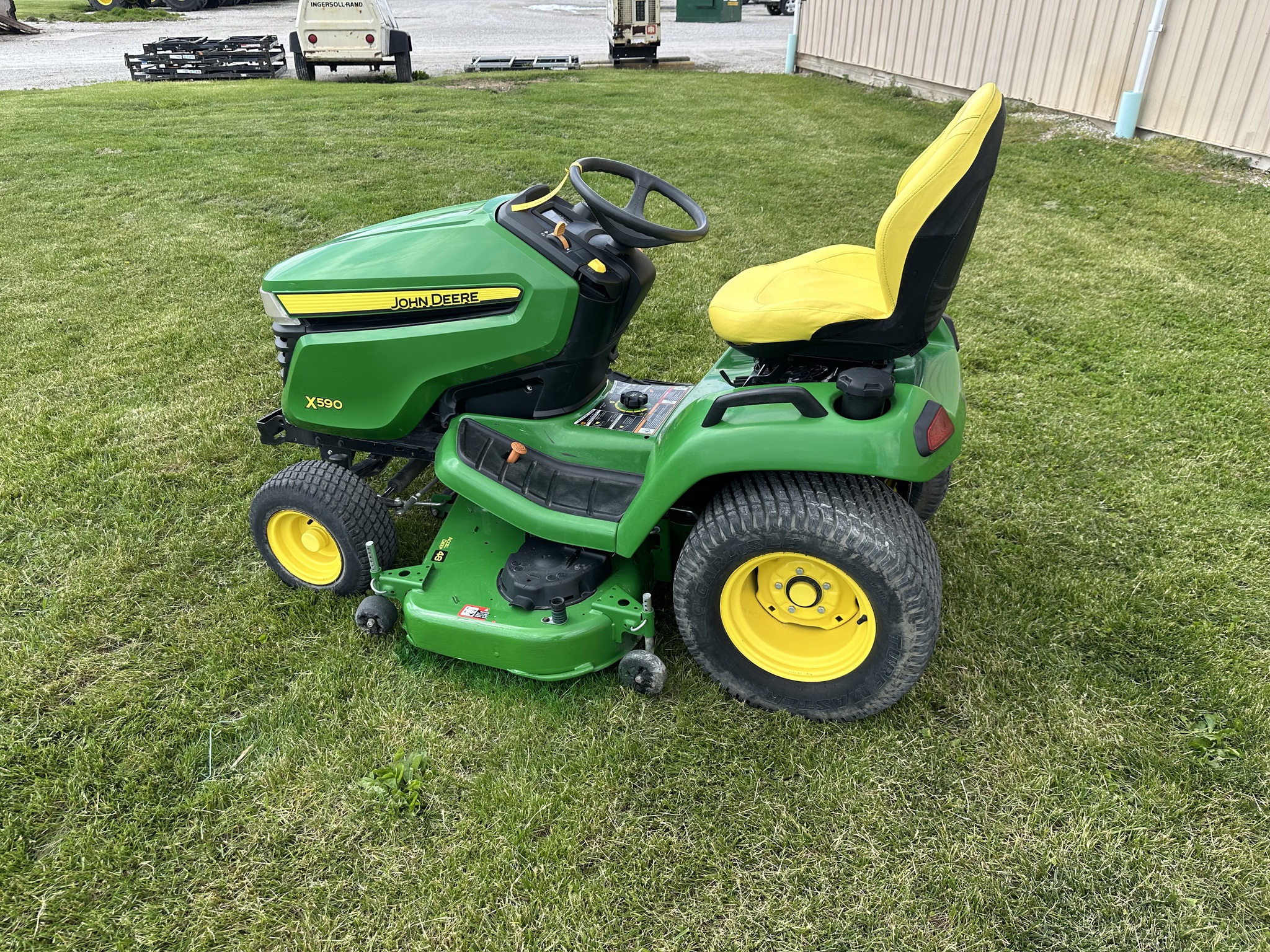 2023 John Deere X590 Image 4