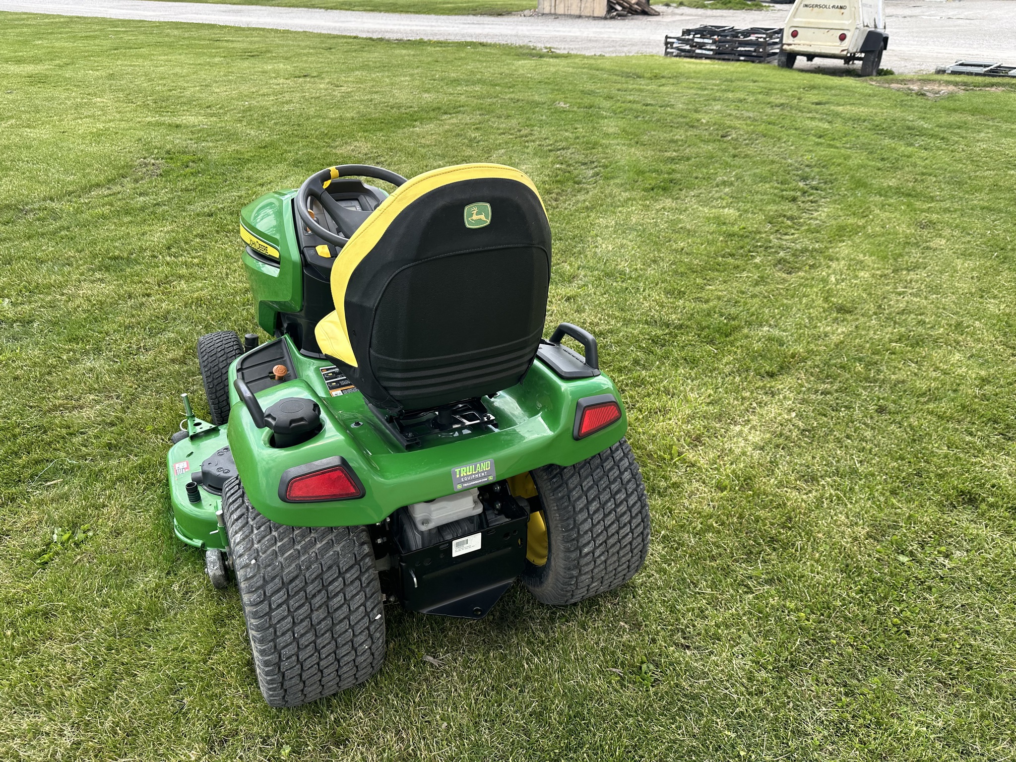 2023 John Deere X590 Image 5