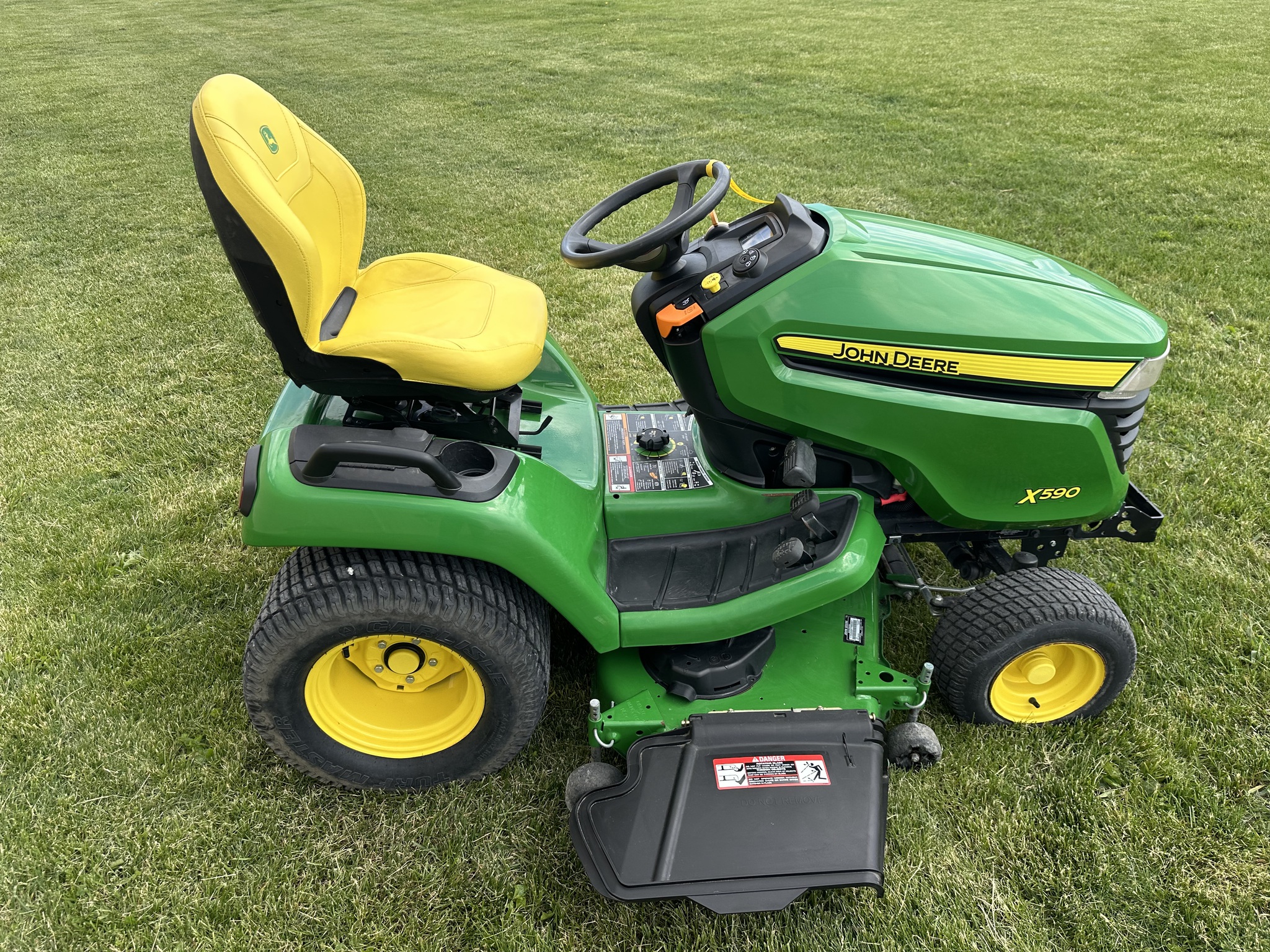 2023 John Deere X590 Image 6