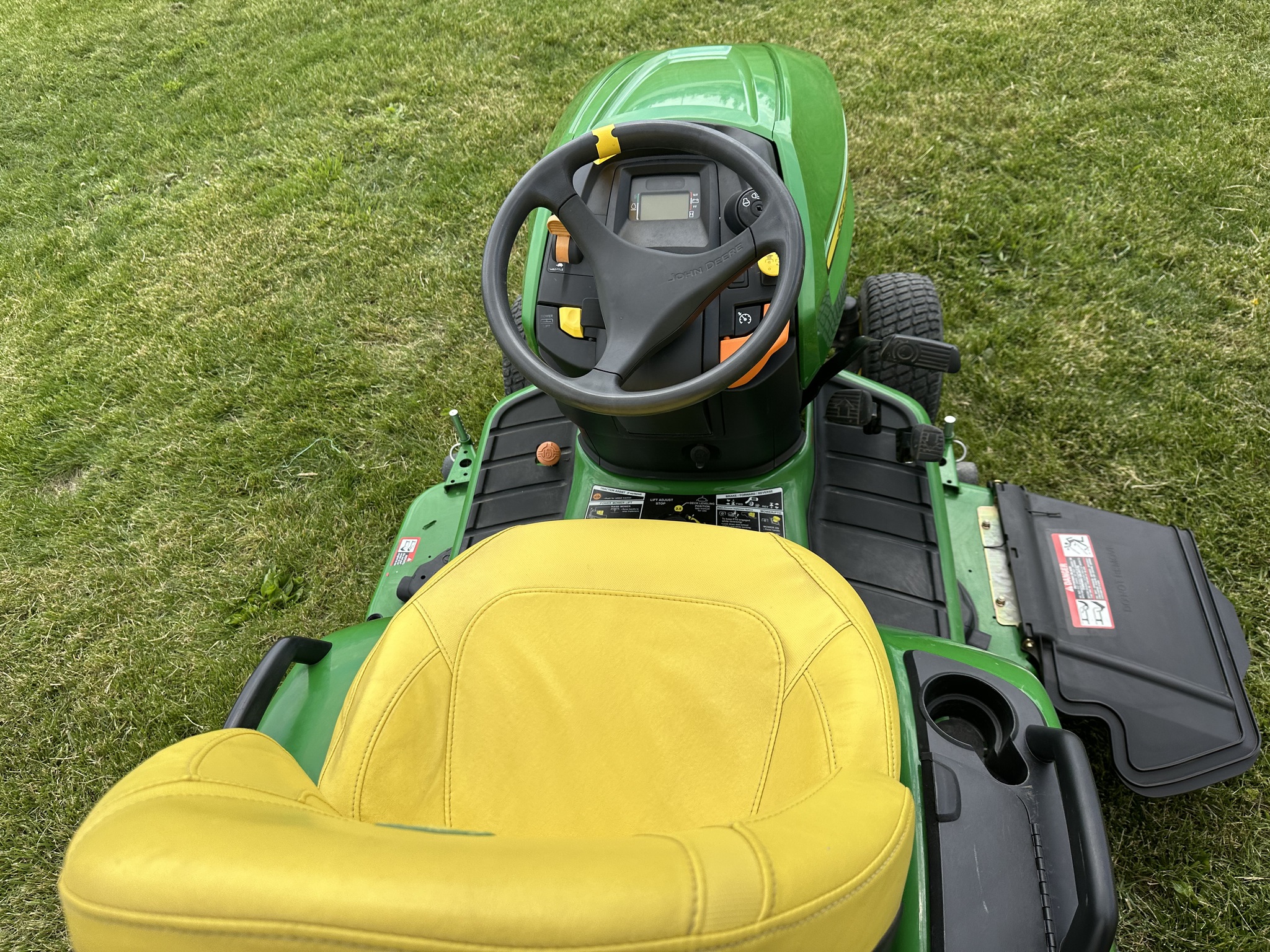 2023 John Deere X590 Image 7
