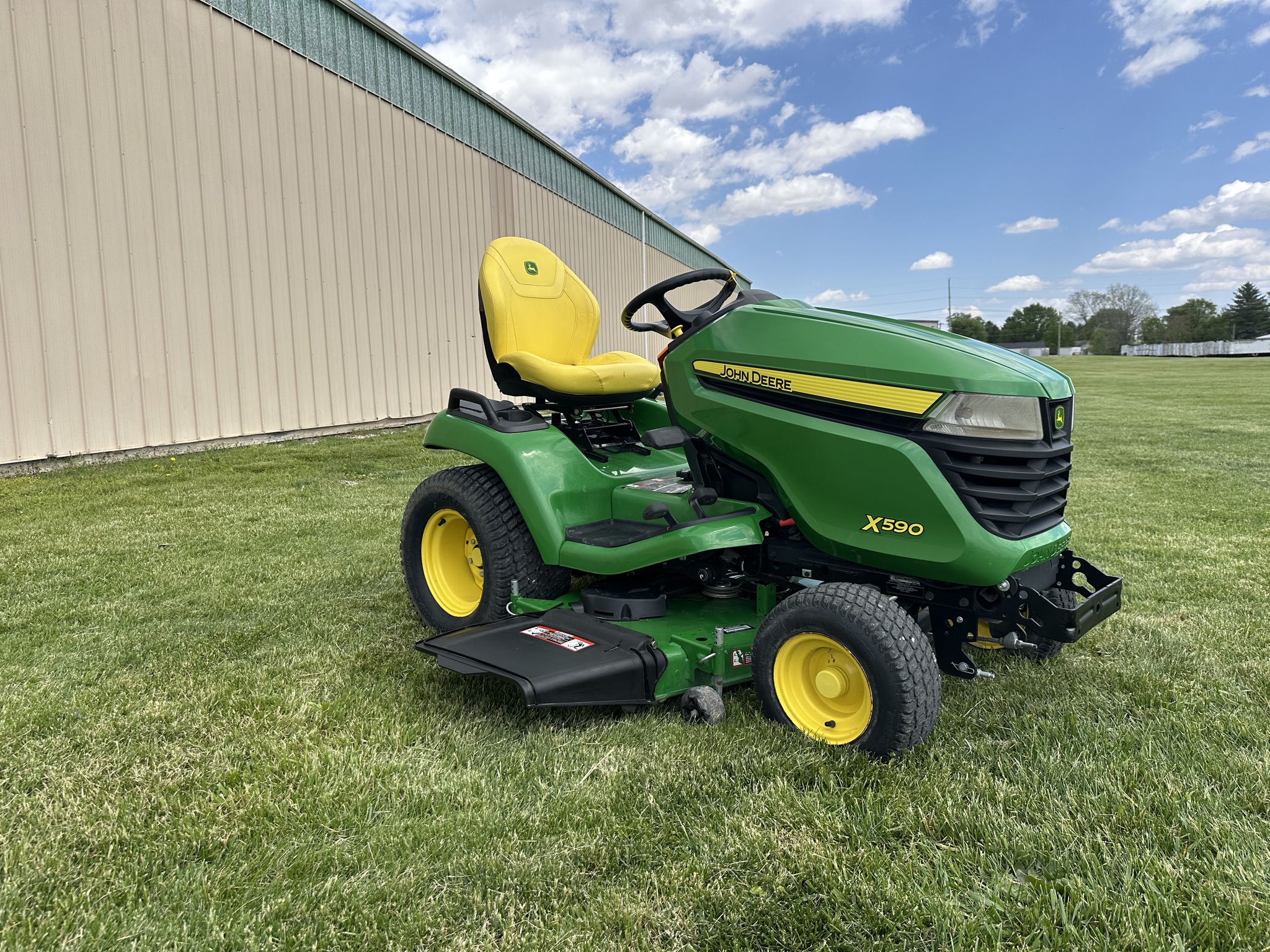2023 John Deere X590 Image 8