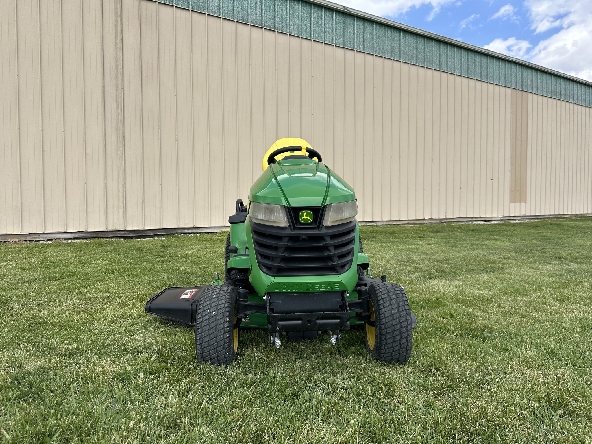 2023 John Deere X590 Image 9