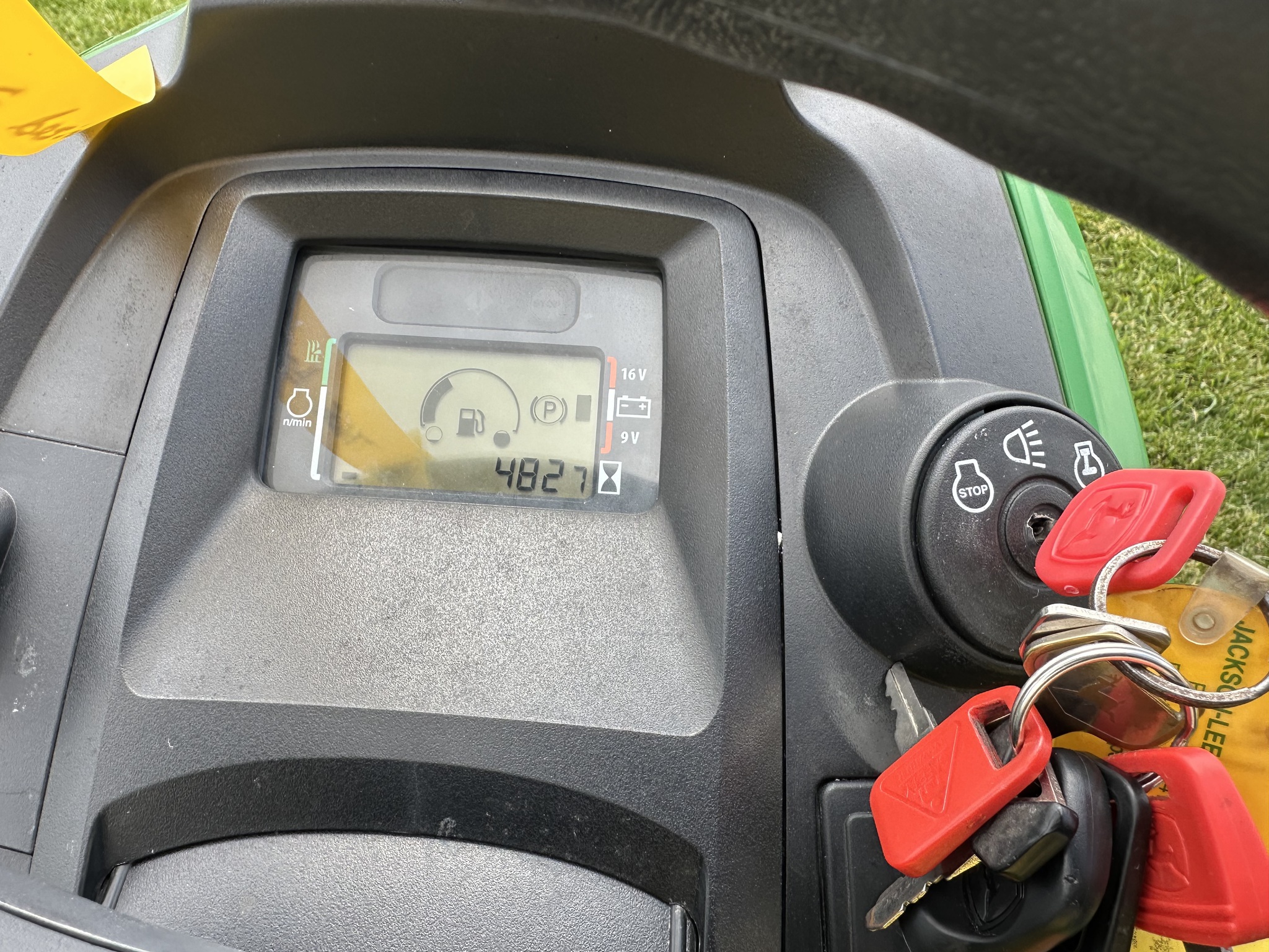 2023 John Deere X590 Image 10
