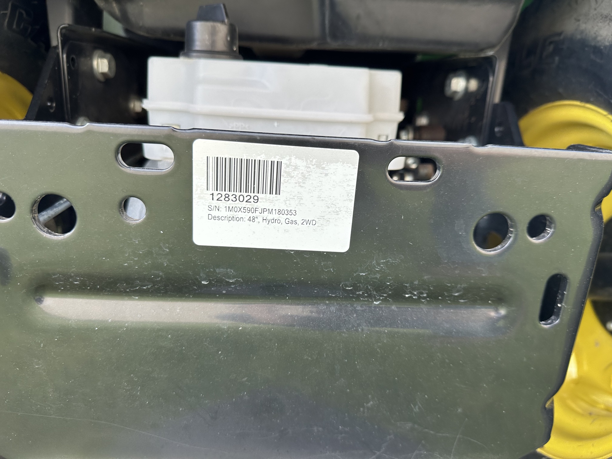 2023 John Deere X590 Image 11