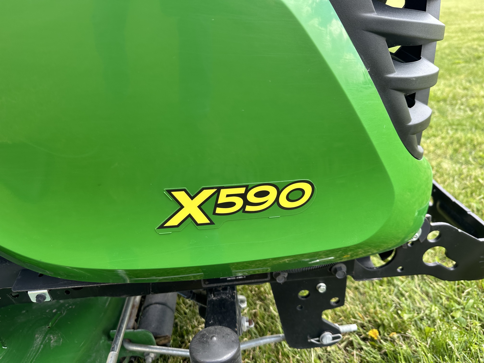 2023 John Deere X590 Image 12