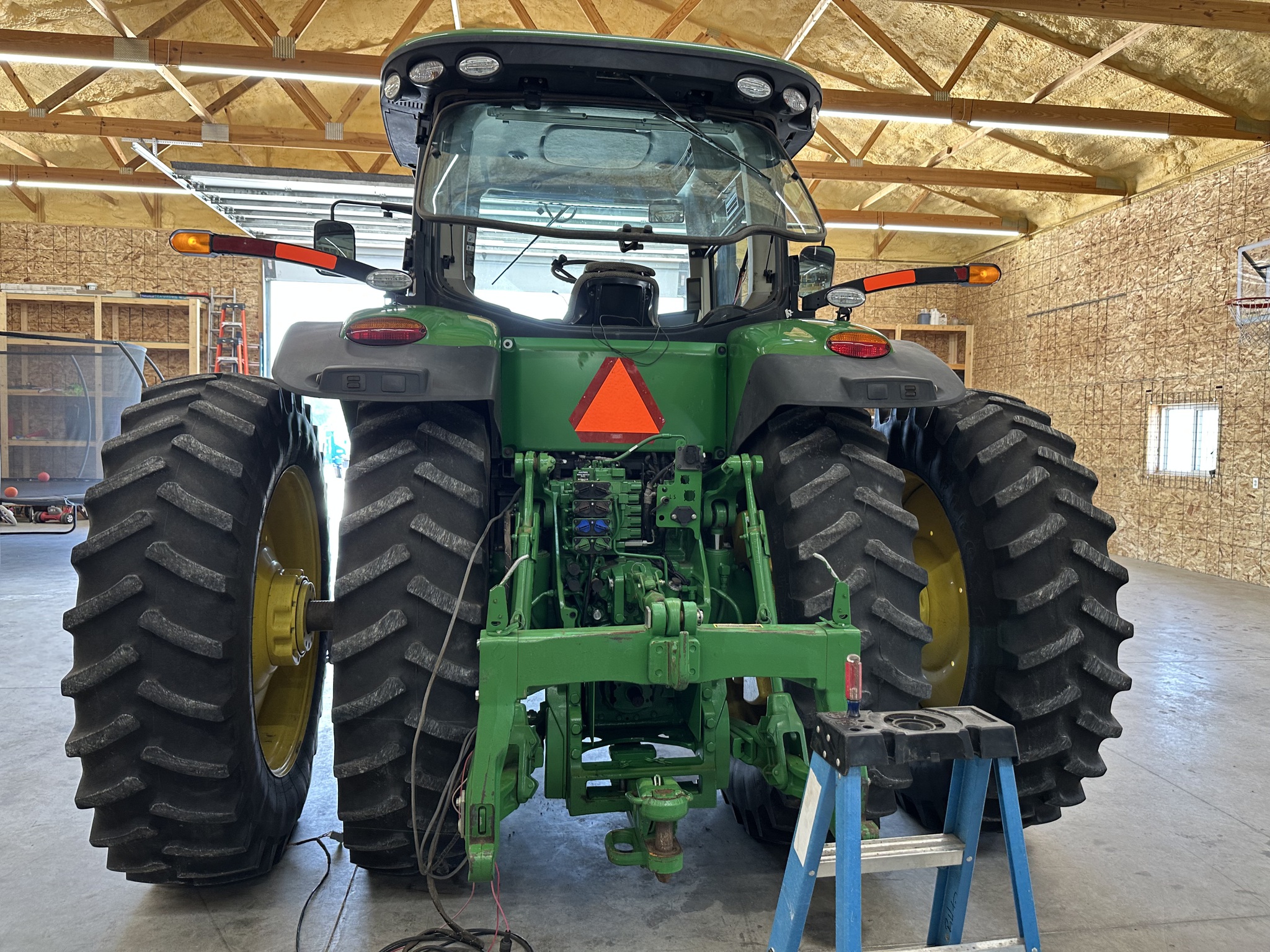 2014 John Deere 8245R Image 6