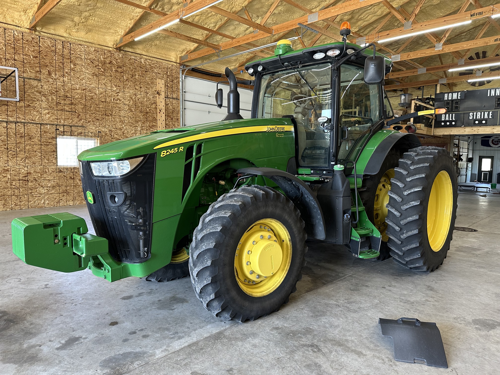 2014 John Deere 8245R Image 3