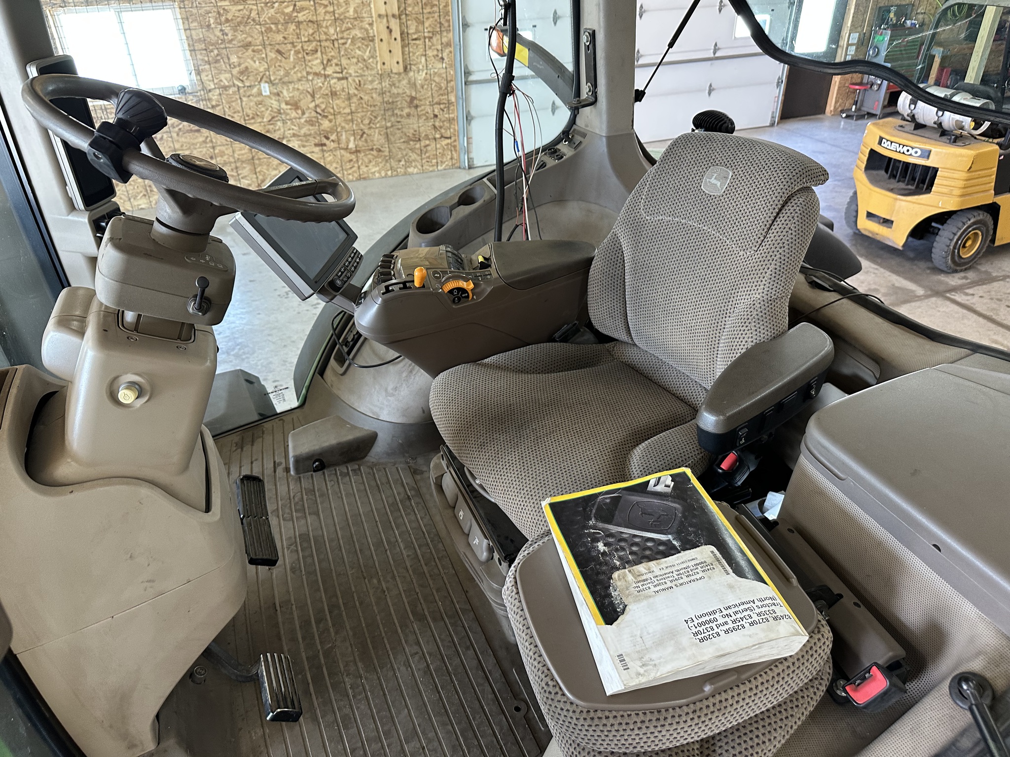 2014 John Deere 8245R Image 8