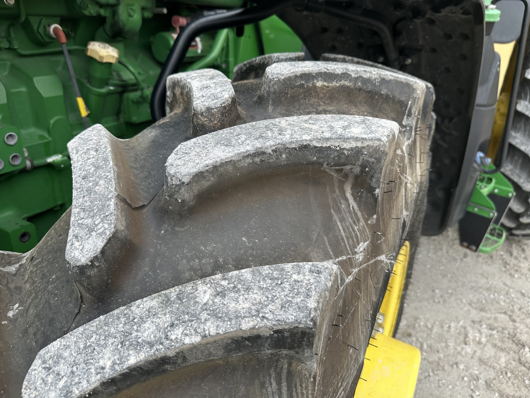 2014 John Deere 8245R Image 9