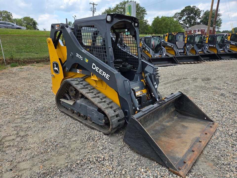 2020 John Deere 317G Image 2