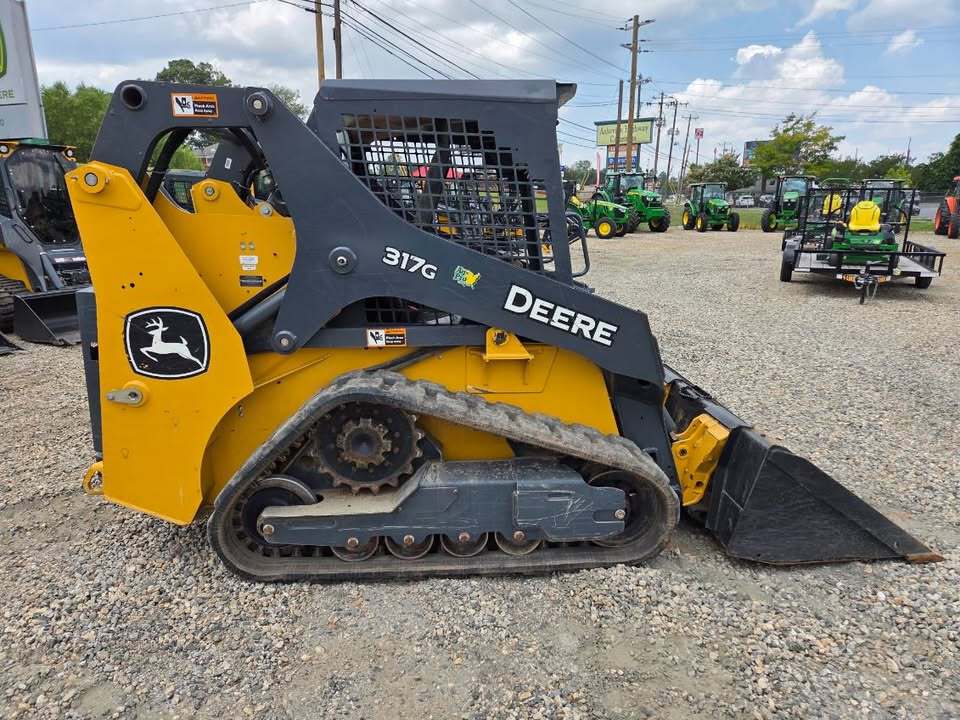 2020 John Deere 317G Image 4