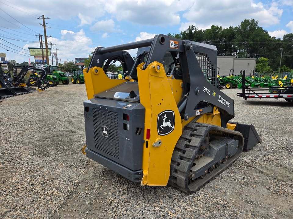 2020 John Deere 317G Image 6