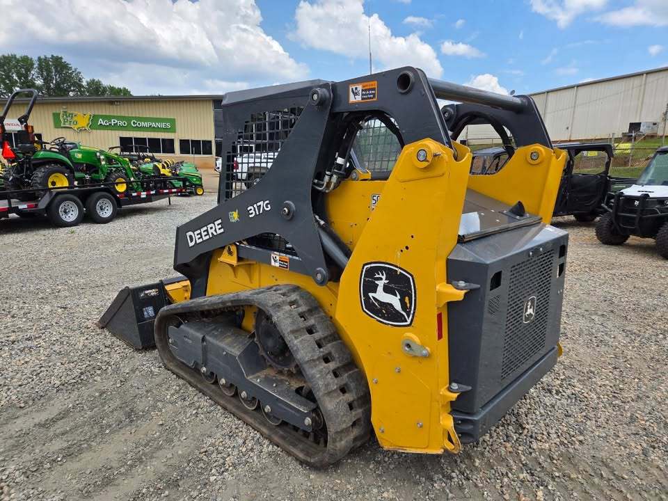 2020 John Deere 317G Image 7