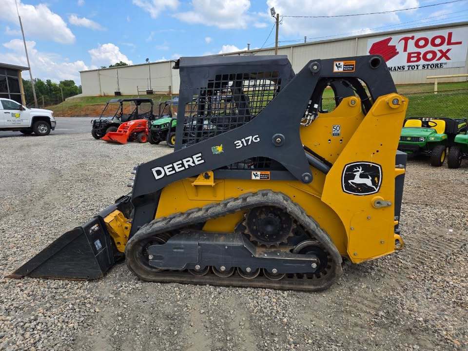 2020 John Deere 317G Image 5