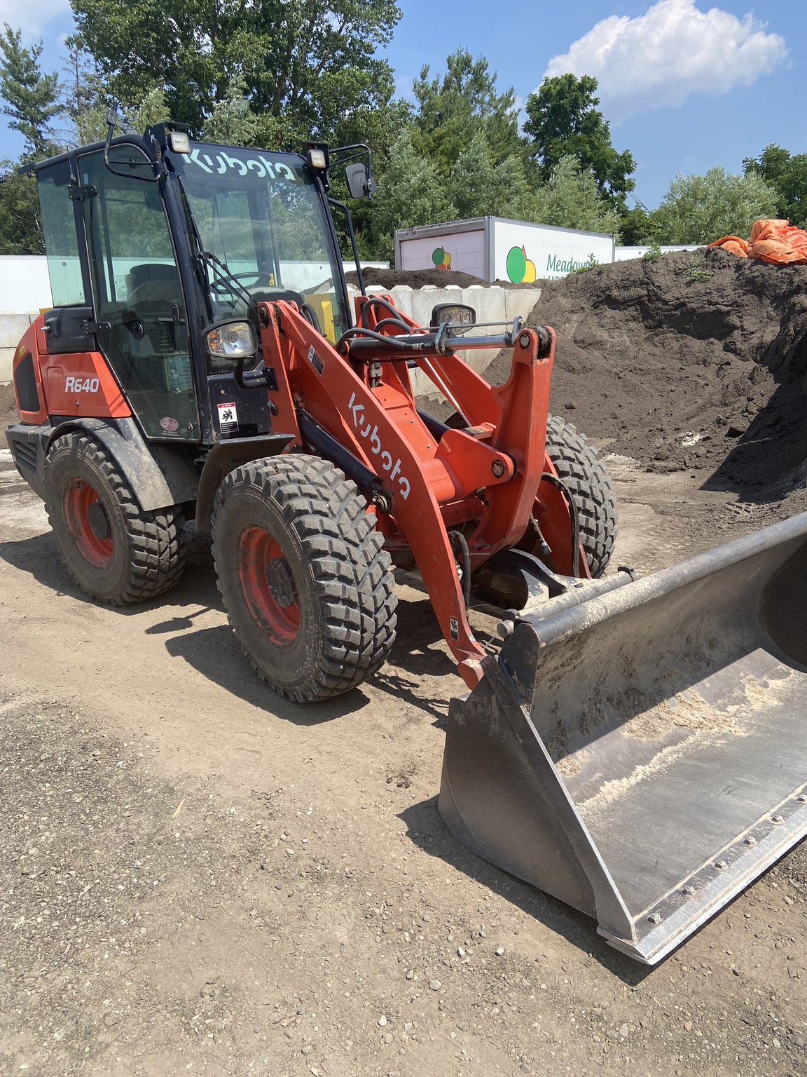 2022 Kubota R640 Image 3