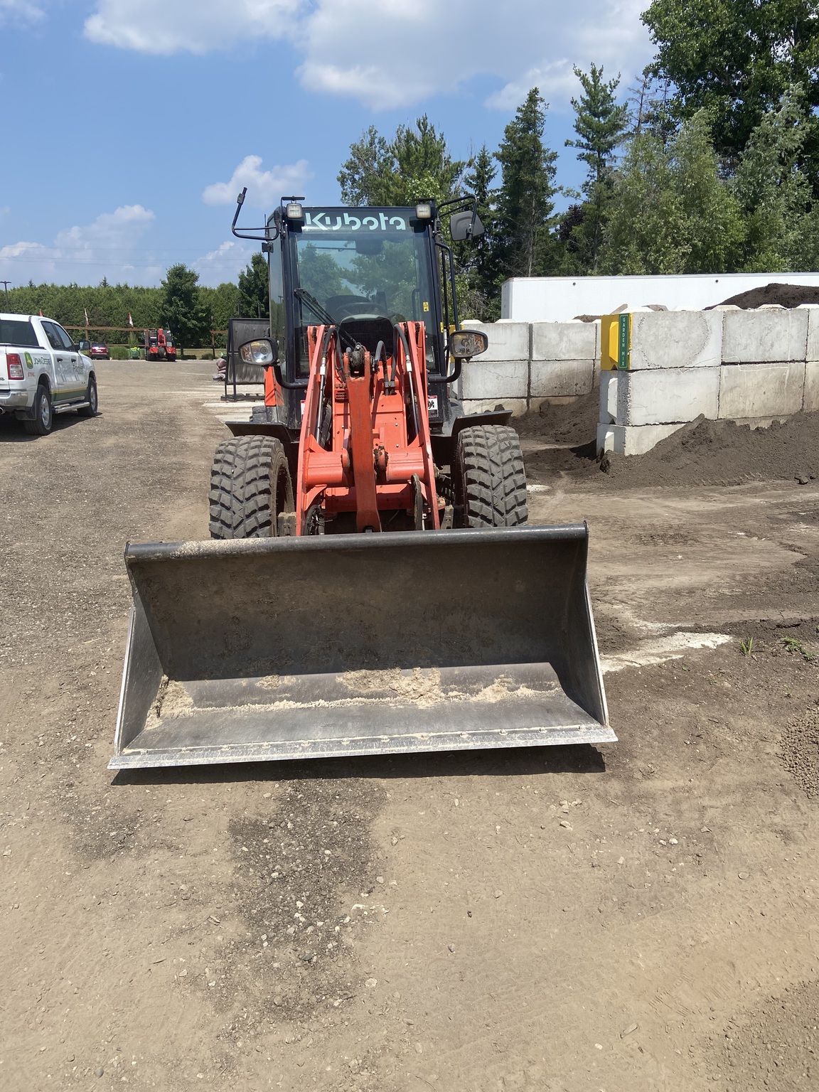 2022 Kubota R640 Image 1