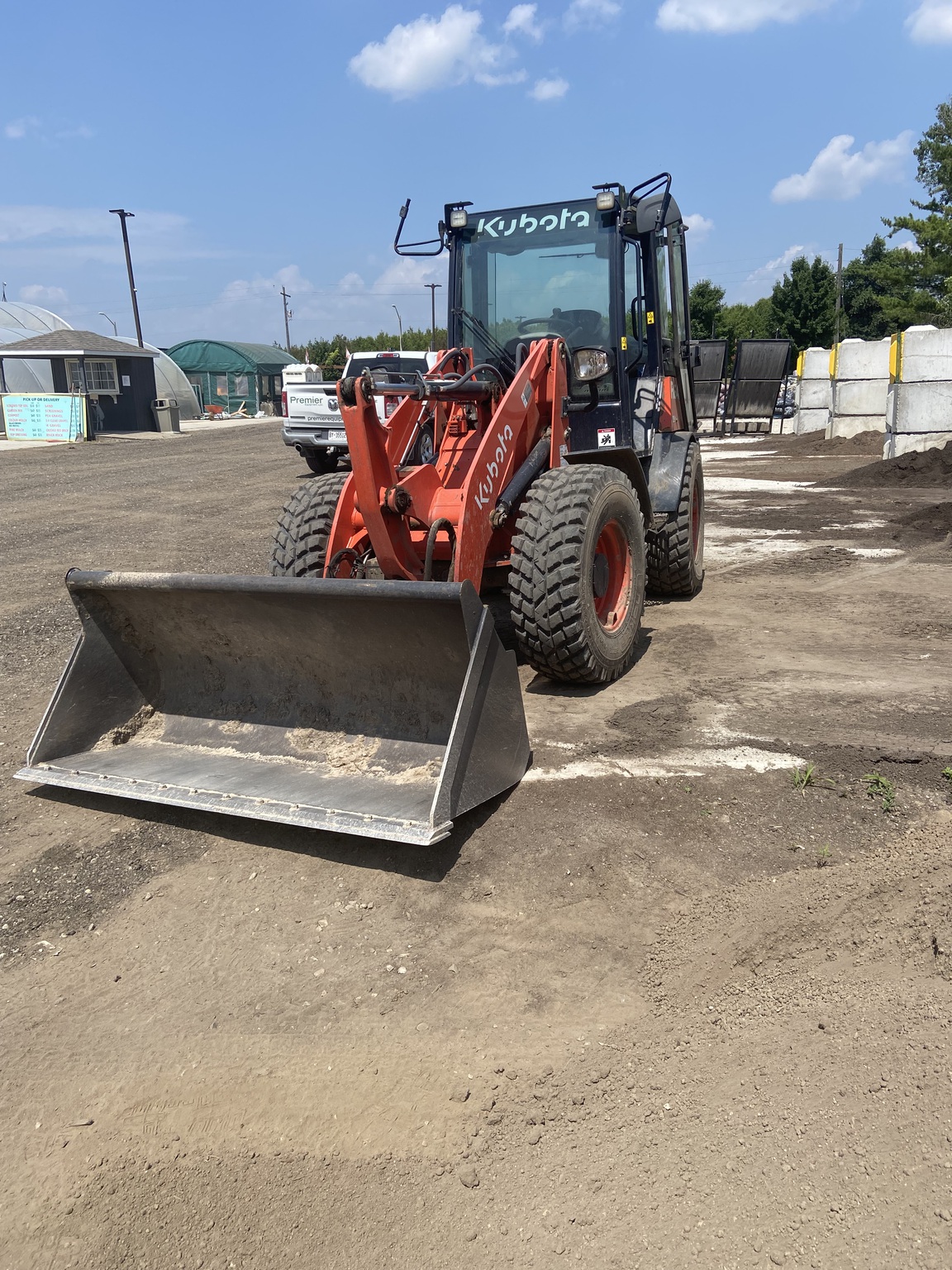 2022 Kubota R640 Image 2