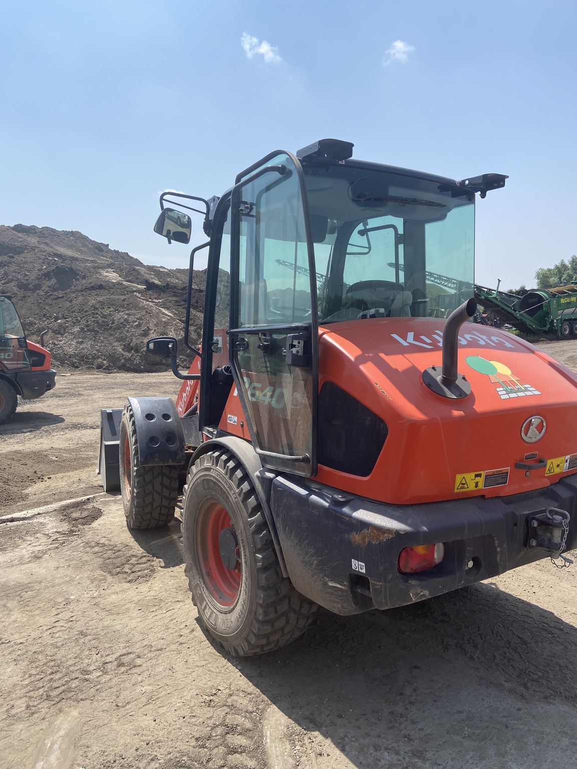 2022 Kubota R640 Image 5