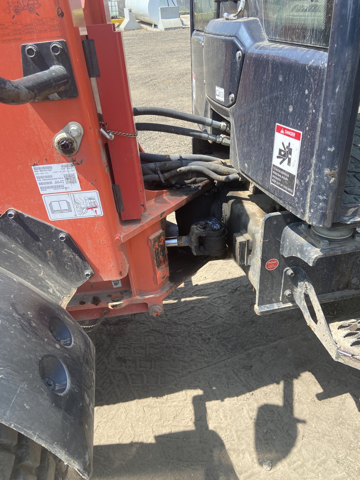 2022 Kubota R640 Image 12