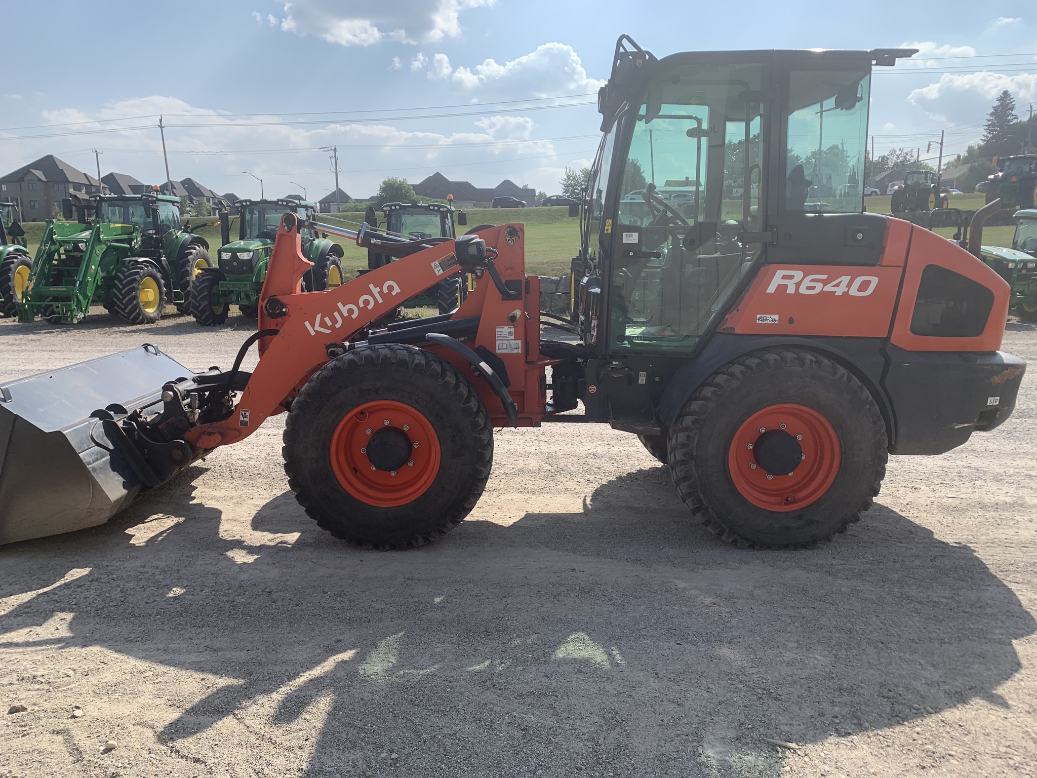 2022 Kubota R640 Image 4
