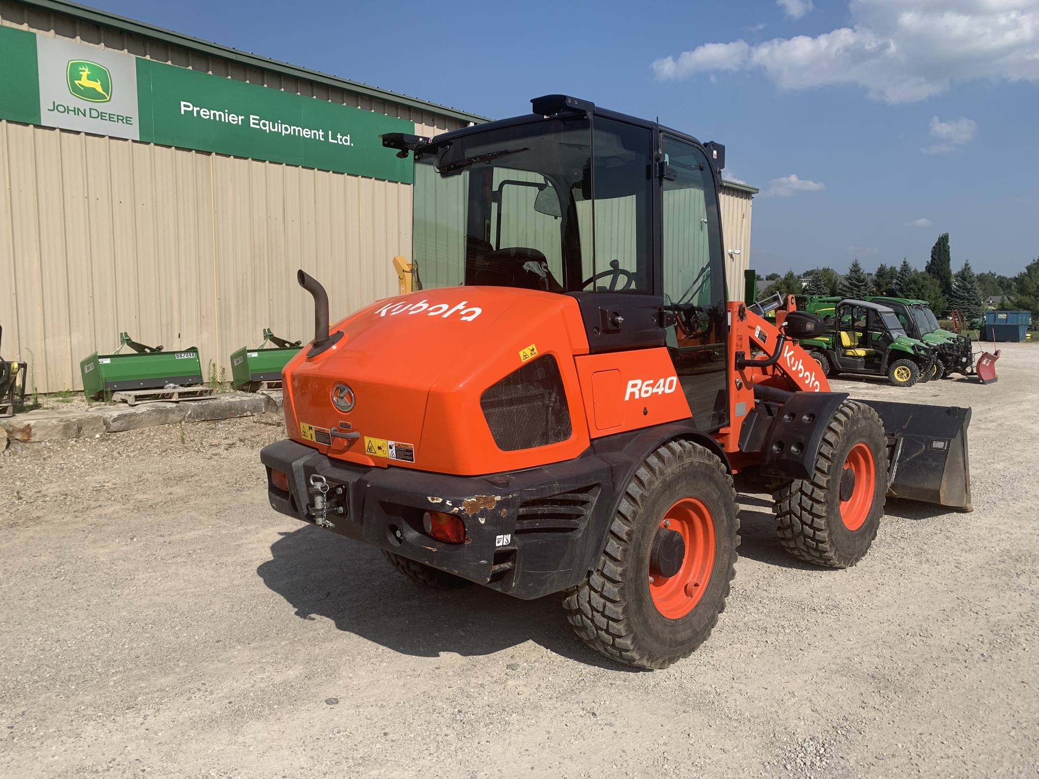 2022 Kubota R640 Image 6