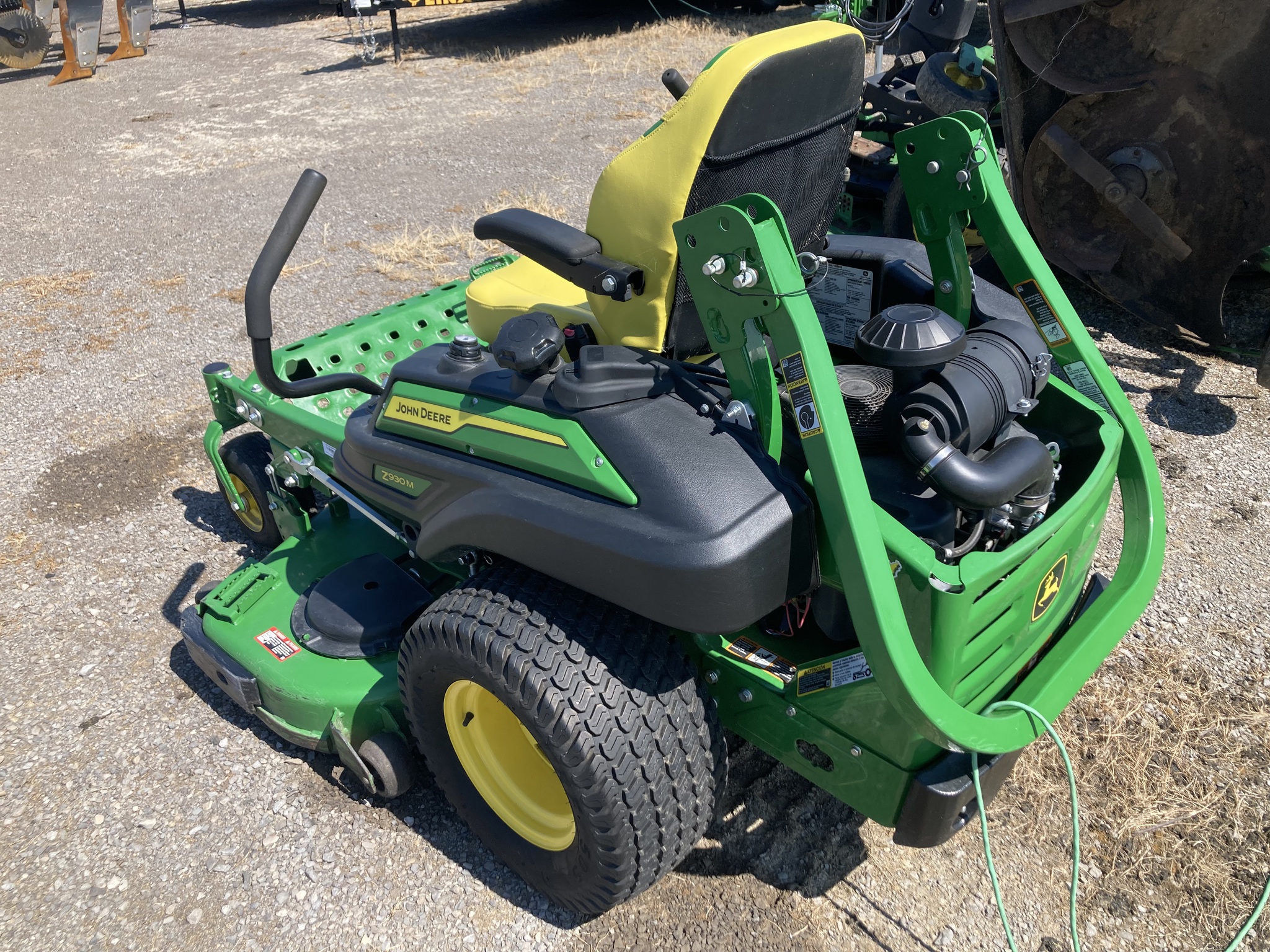 2023 John Deere Z930M Image 3
