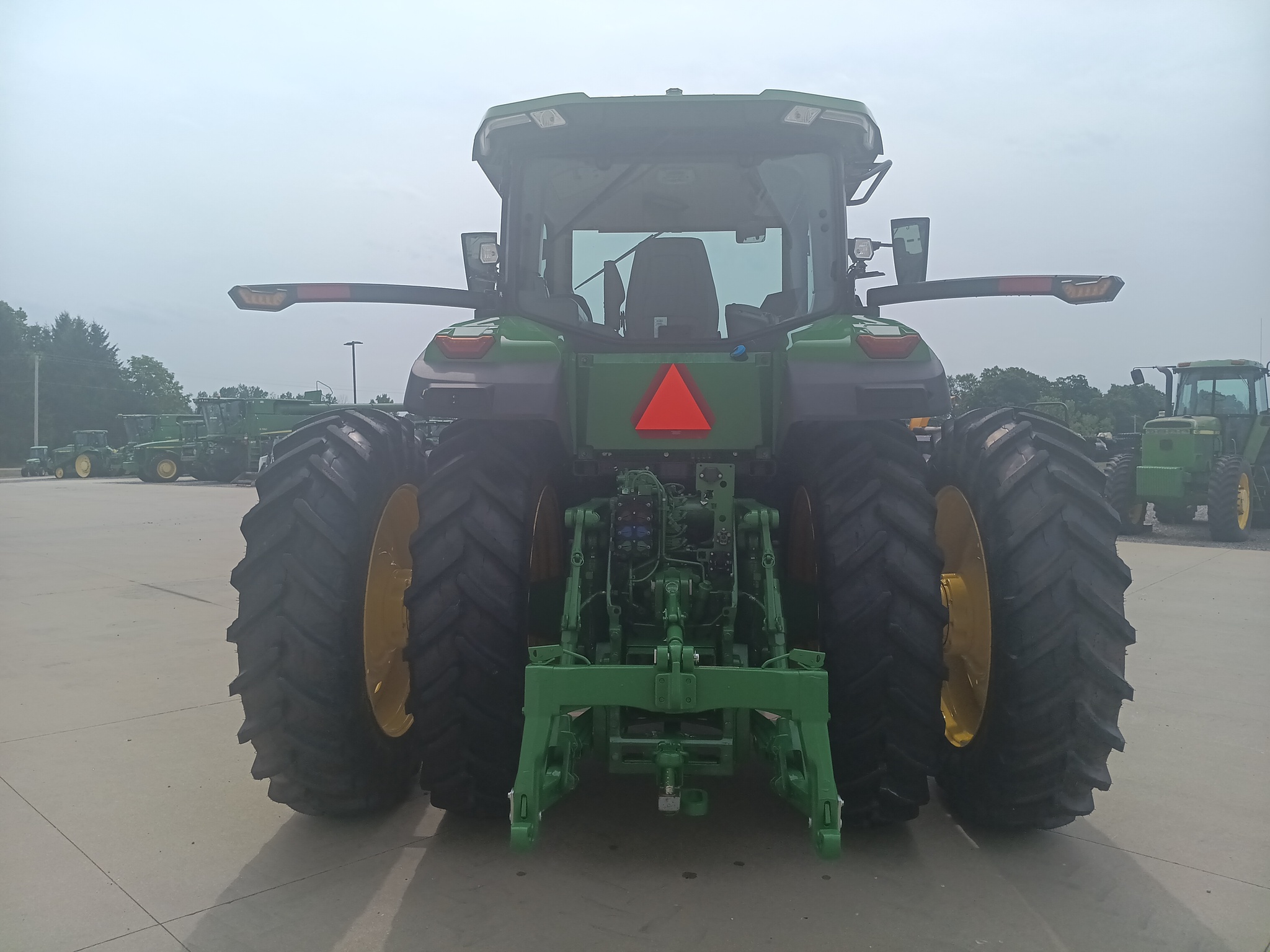 2024 John Deere 8R 250 Image 2