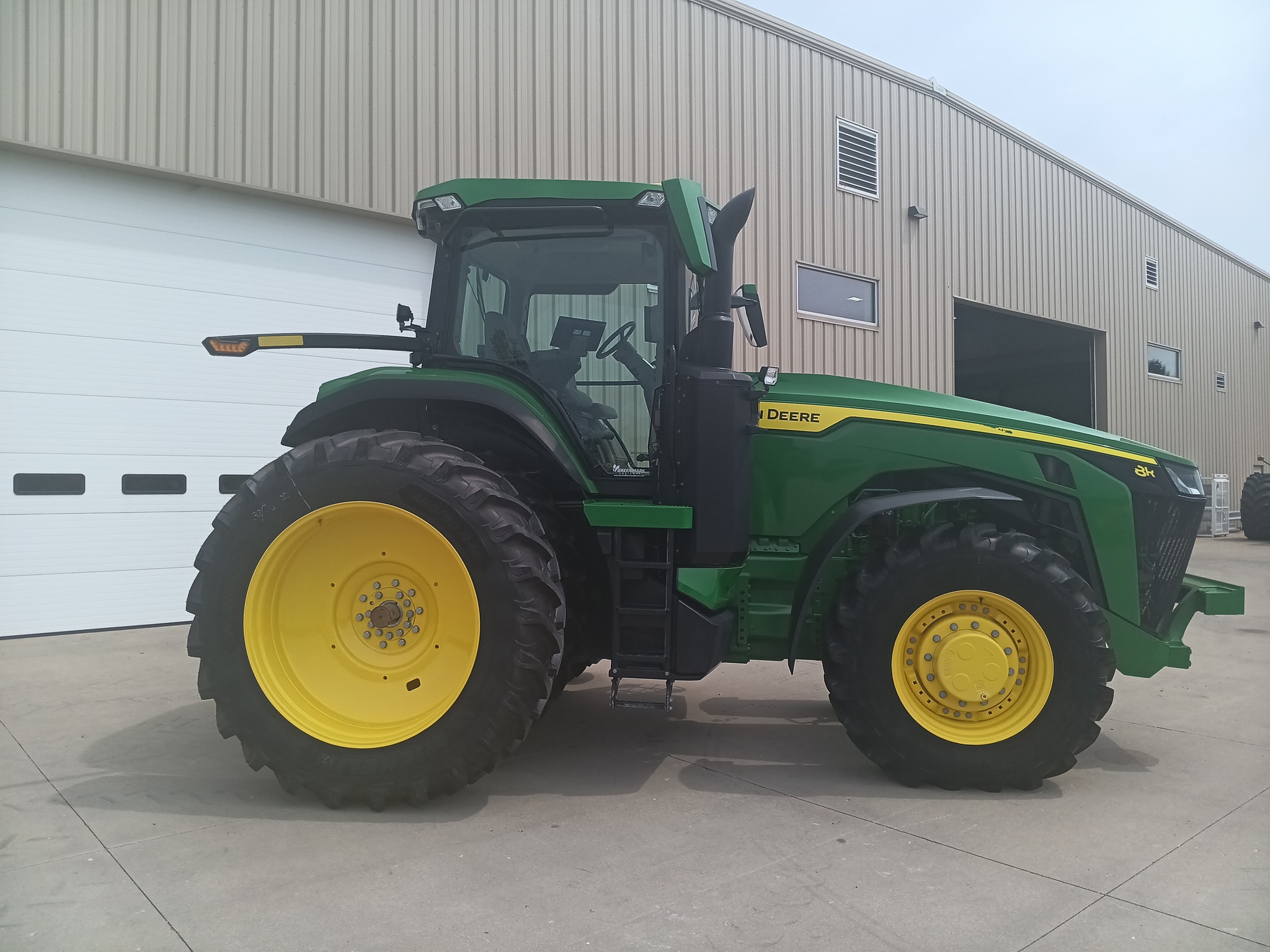 2024 John Deere 8R 250 Image 3