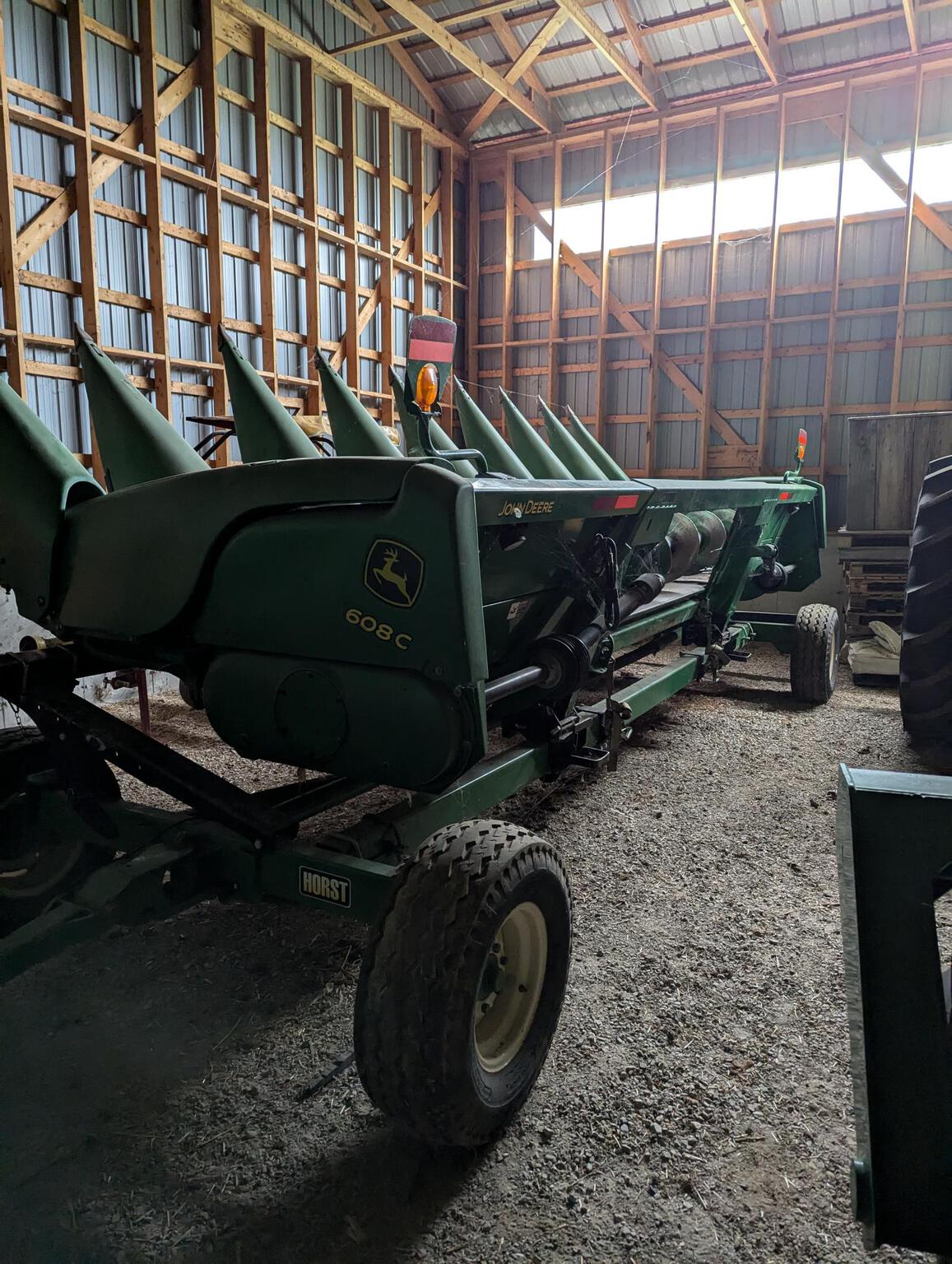 2011 John Deere 608C Image 2