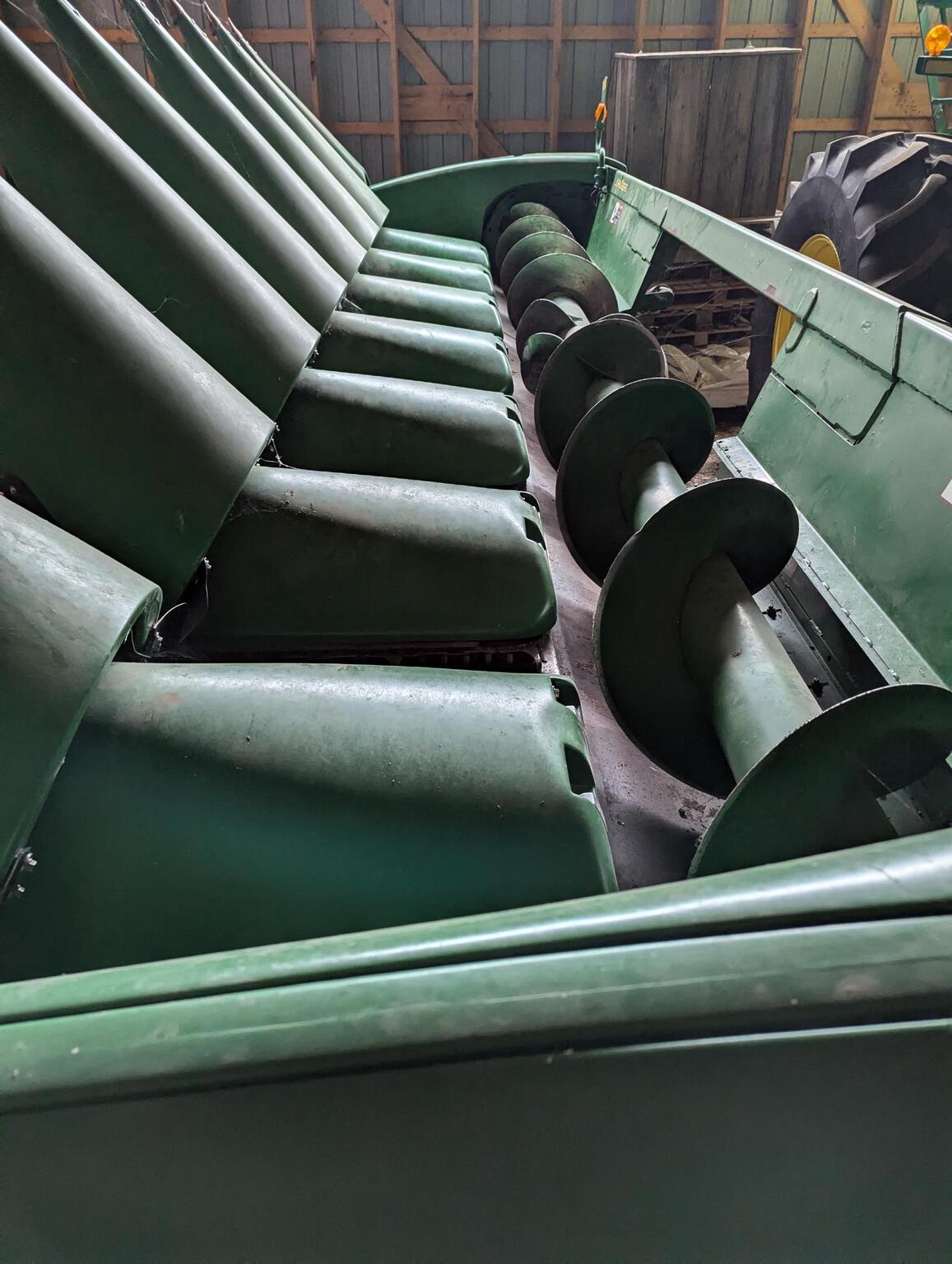 2011 John Deere 608C Image 3