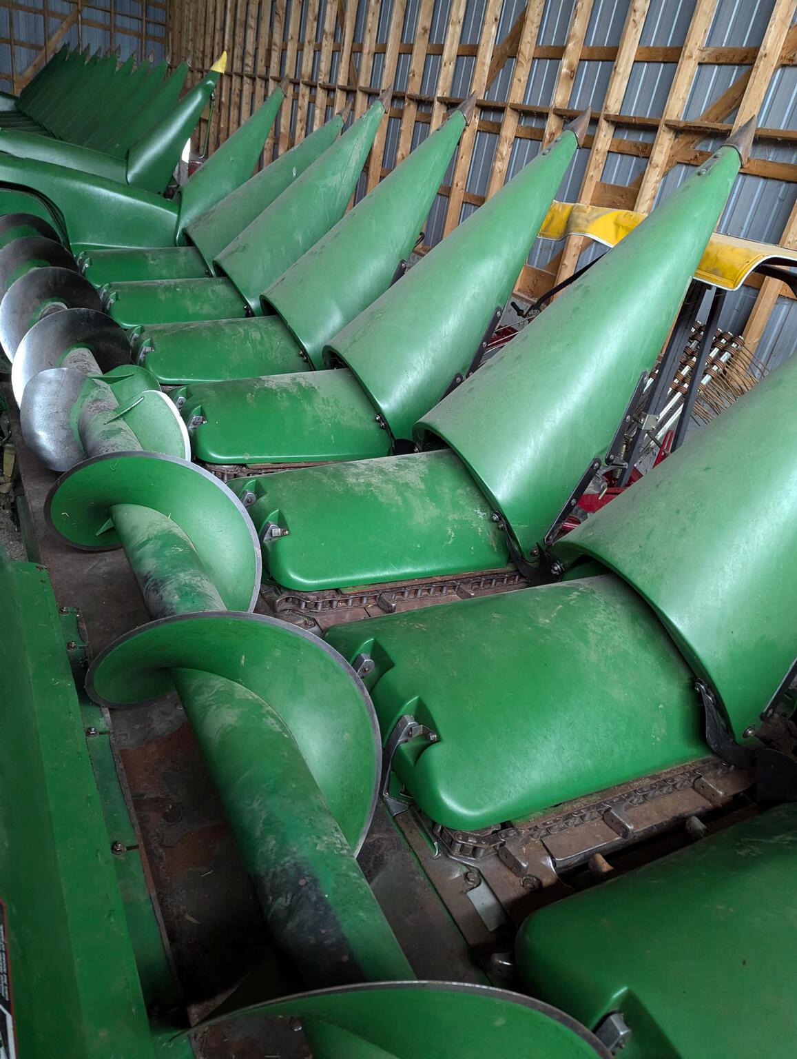 2011 John Deere 608C Image 4