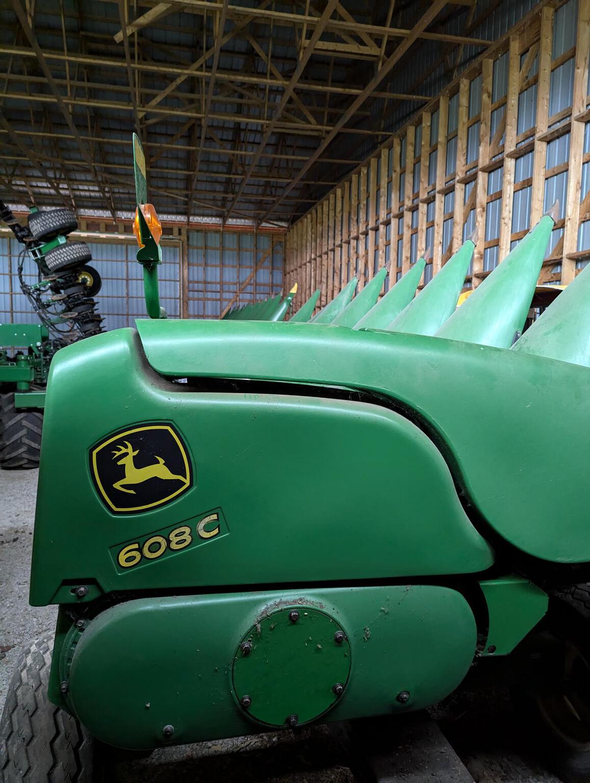2011 John Deere 608C Image 1