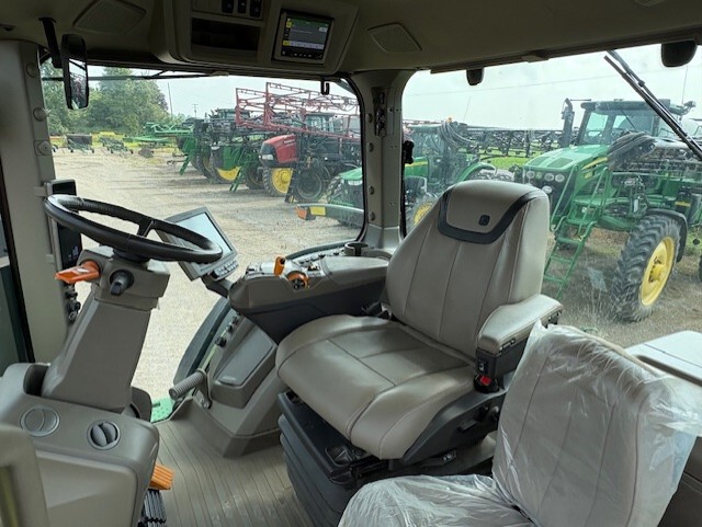2022 John Deere 8R 370 Image 5
