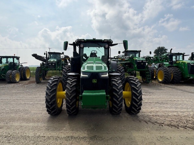 2022 John Deere 8R 370 Image 2