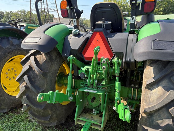 2021 John Deere 5065E Photo 4
