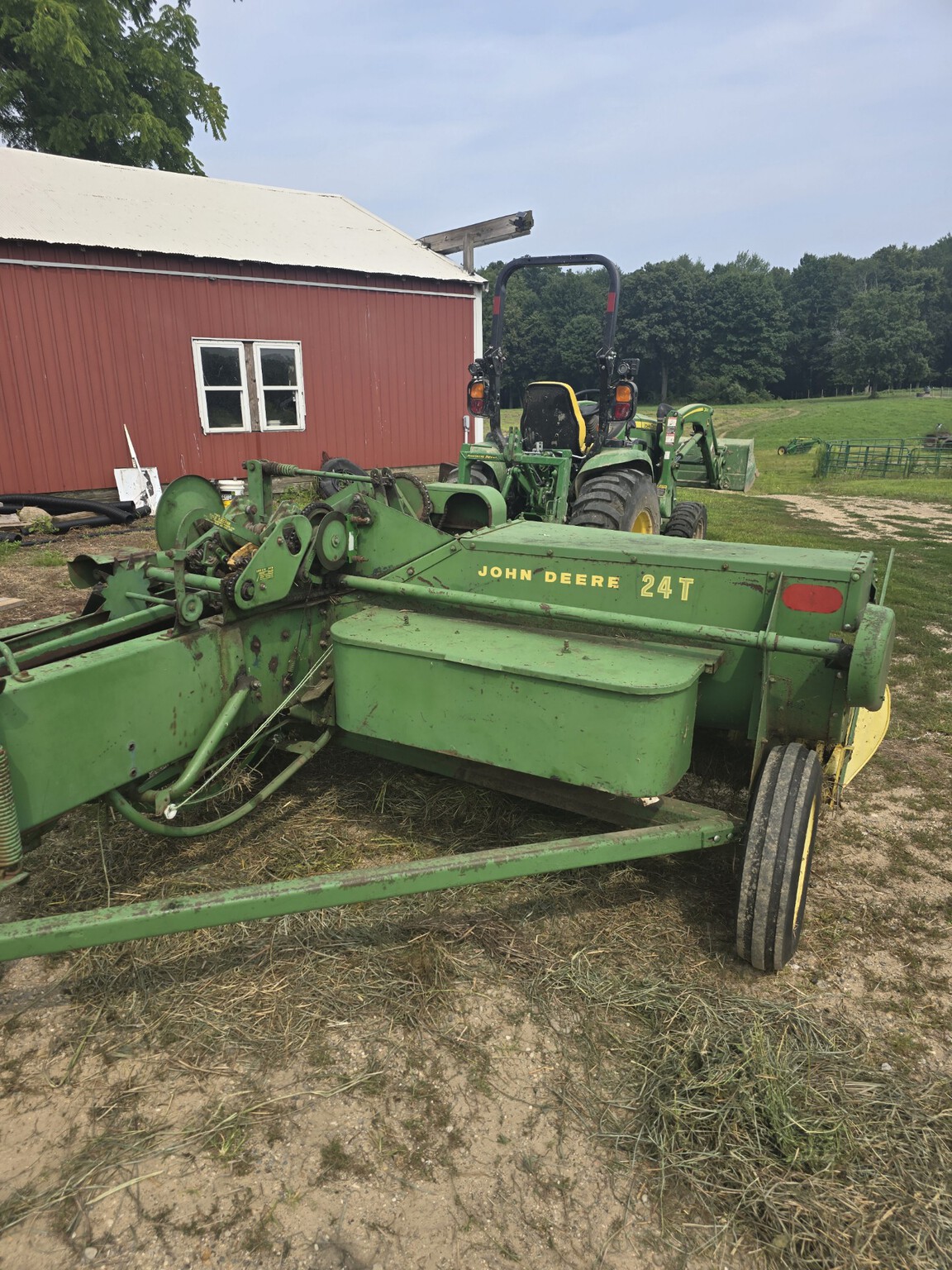 John Deere 24T Image 3