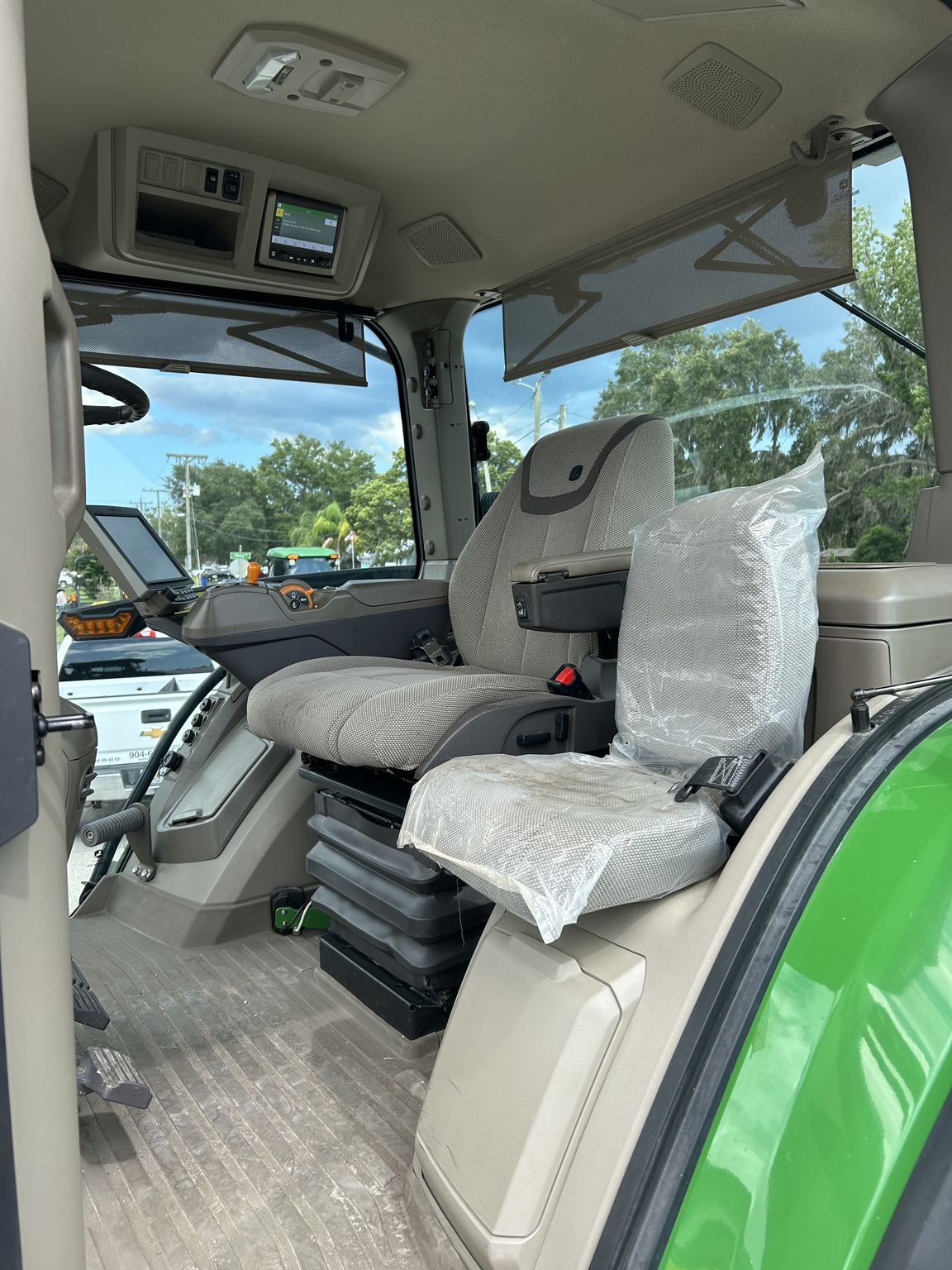 2022 John Deere 8R 280 Image 6