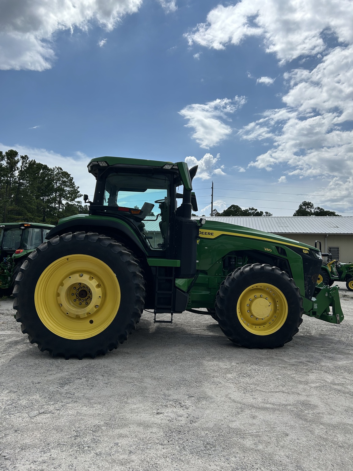 2022 John Deere 8R 280 Image 4