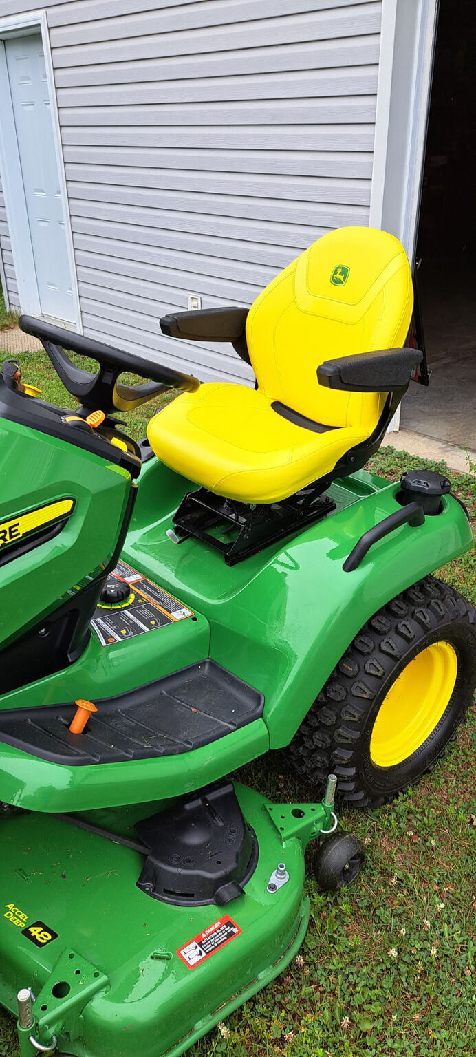 2023 John Deere X590 Image 9