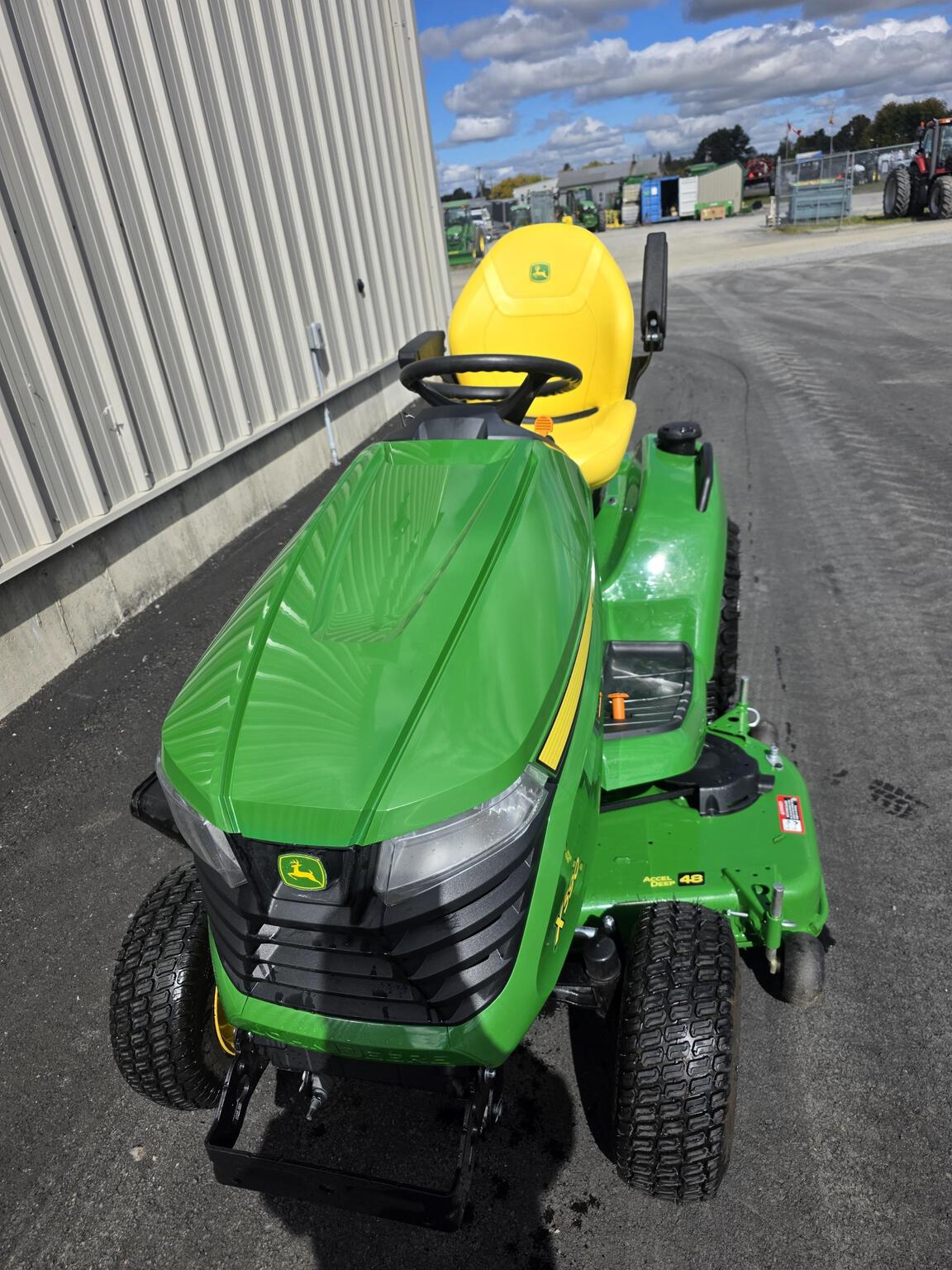 2023 John Deere X590 Image 5