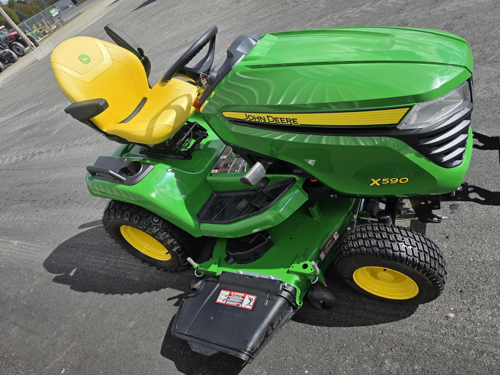 2023 John Deere X590 Image 4