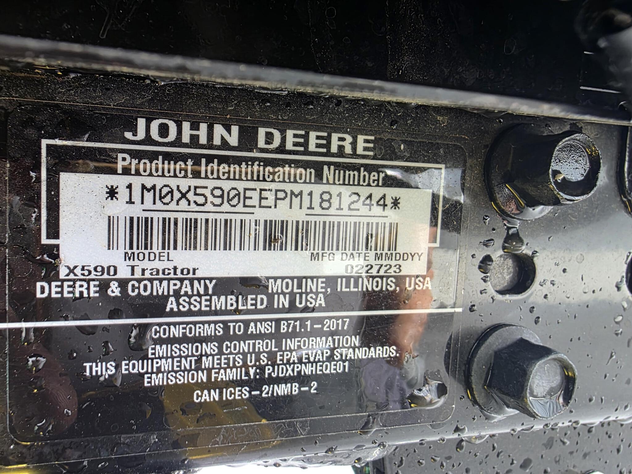 2023 John Deere X590 Image 10