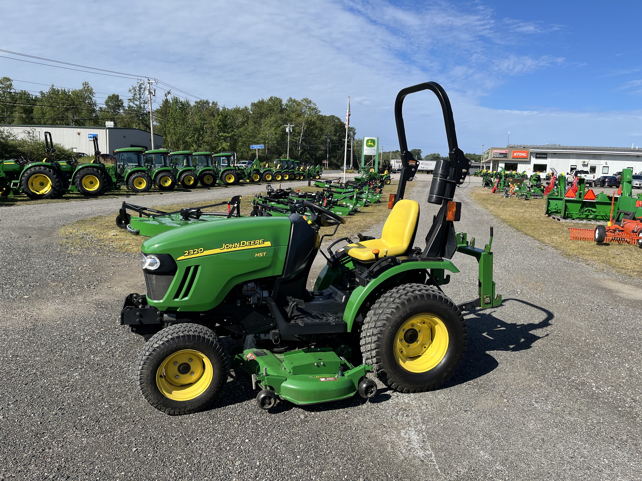 2010 John Deere 2320 Image 2