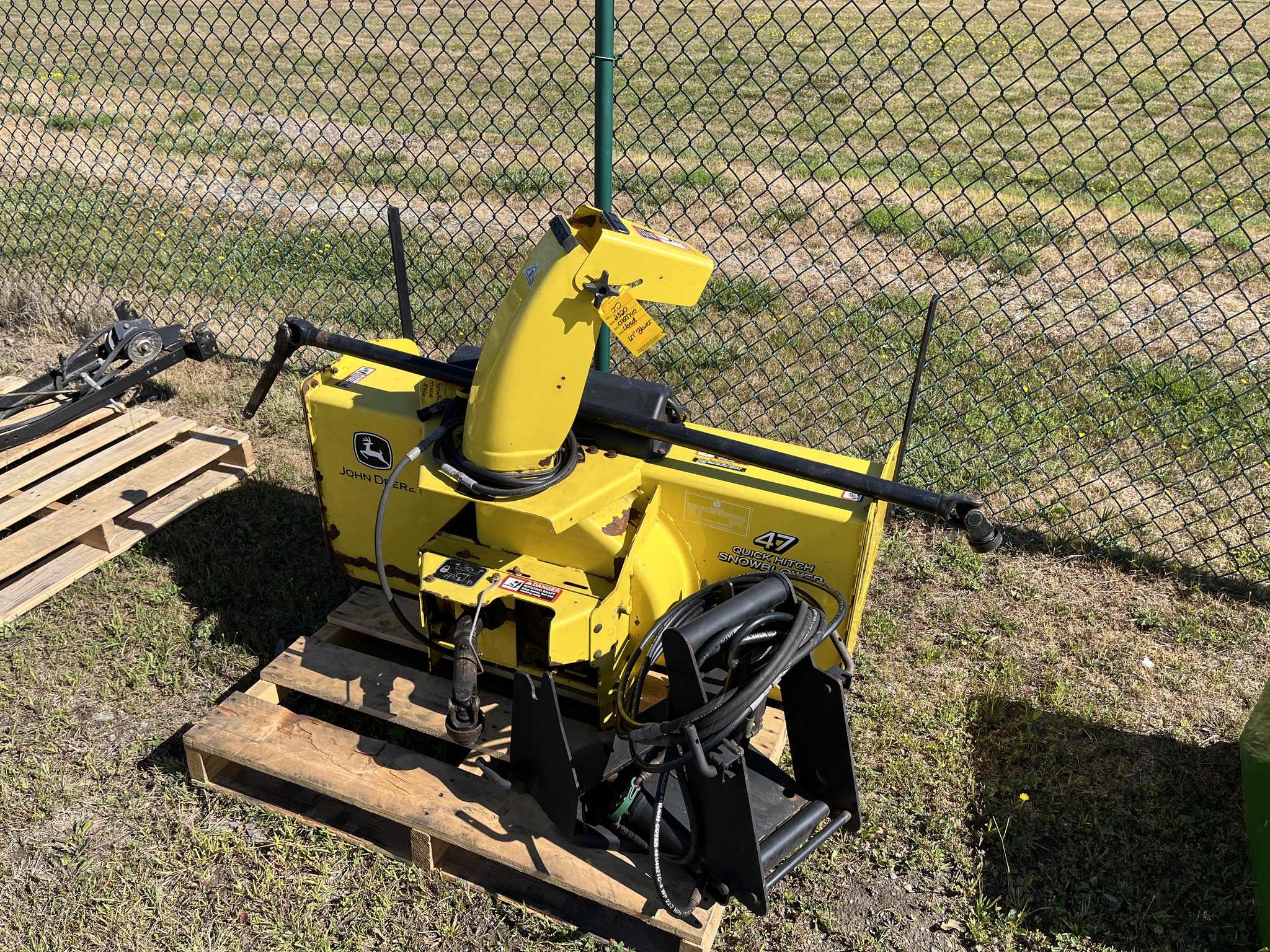 2010 John Deere 2320 Image 9