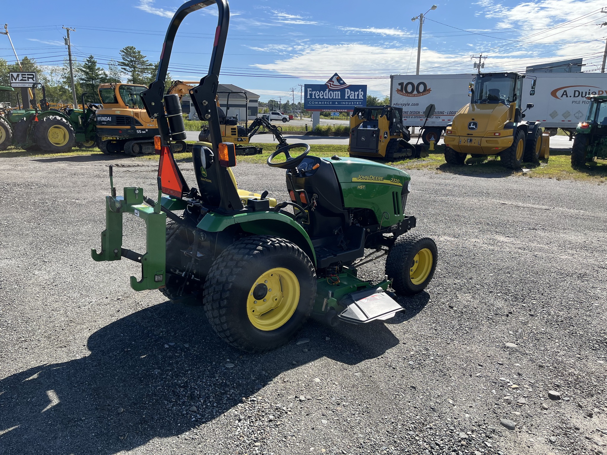 2010 John Deere 2320 Image 5