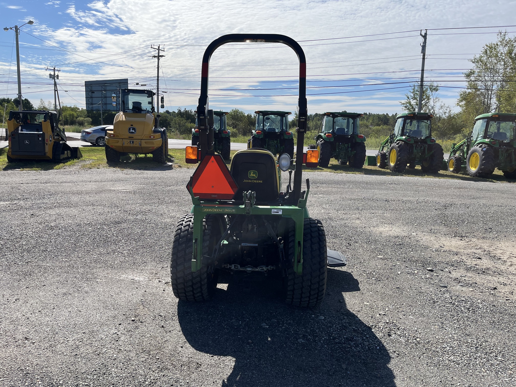 2010 John Deere 2320 Image 4