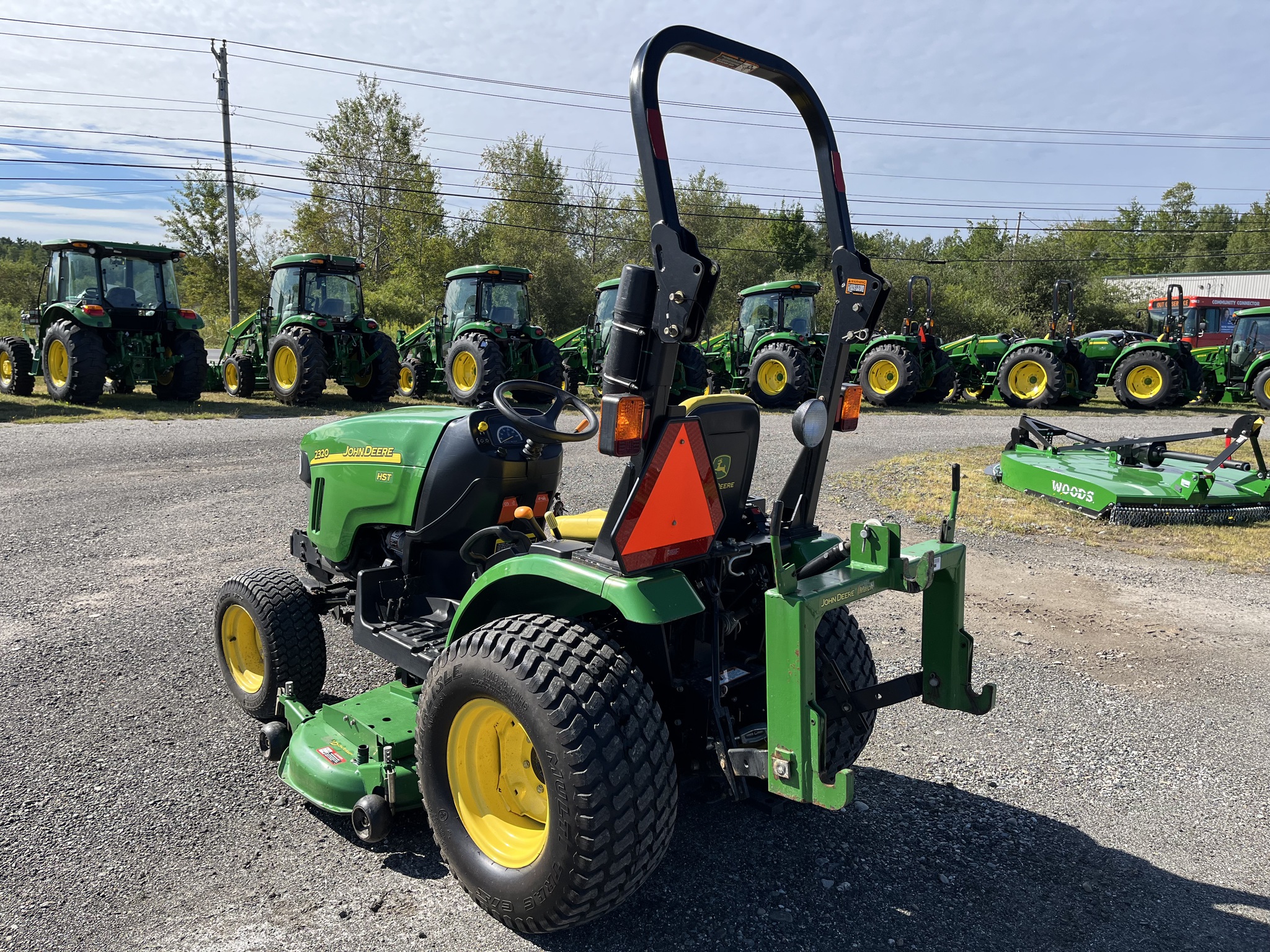 2010 John Deere 2320 Image 3