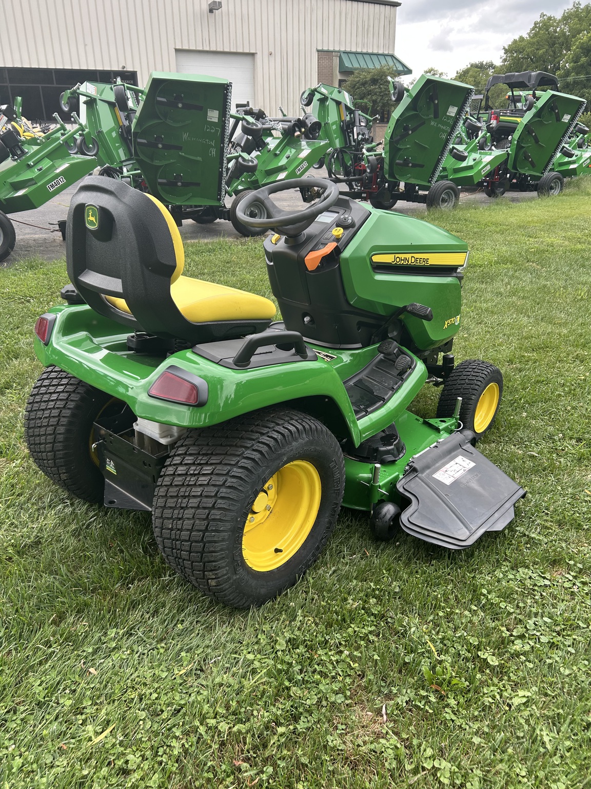 2023 John Deere X570 Image 3
