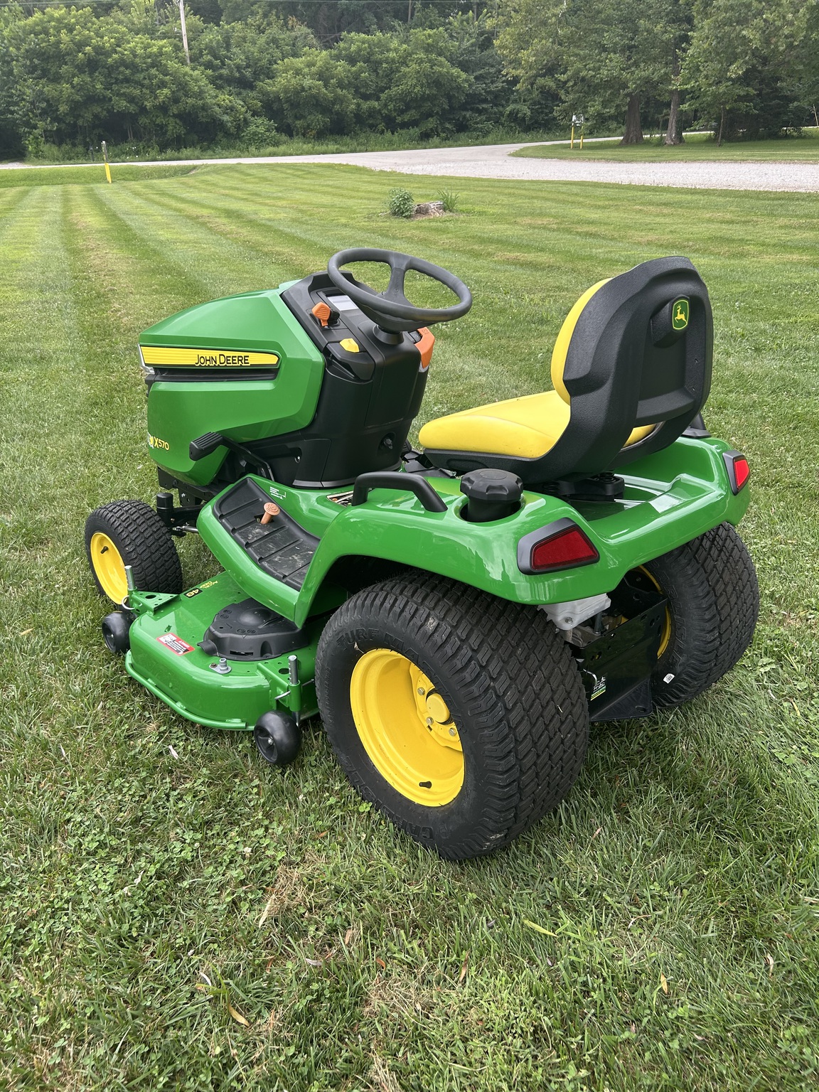 2023 John Deere X570 Image 4